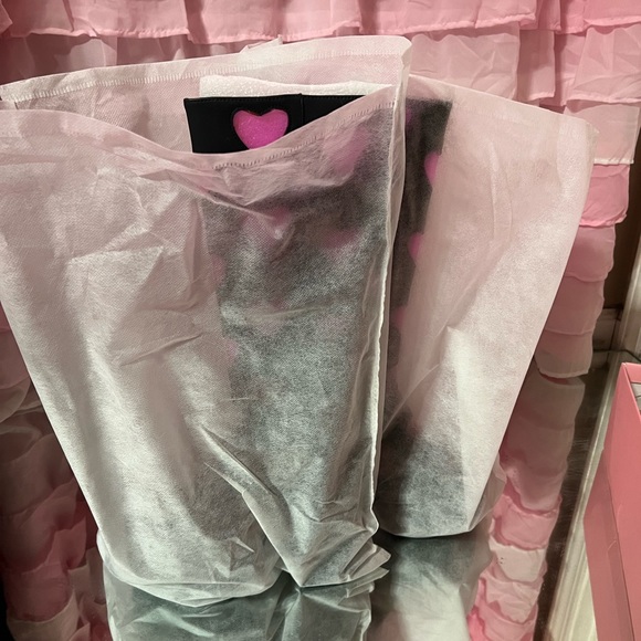 Black Retro Romance Go-Go Boots 🖤 - Picture 7 of 10